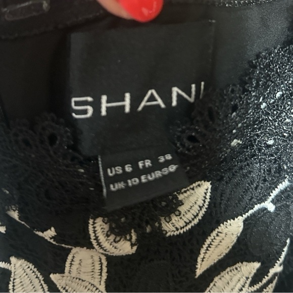 EUC - SHANI - Off the Shoulder Dress - Black/White - size 6 - Picture 5 of 6